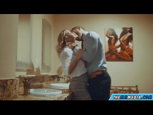 ❤️ Xa i-blonde ene-busty ikuhenda kwindlu yangasese yoluntu Amanyala kumanyala xh.xxx050890.ru ❌️